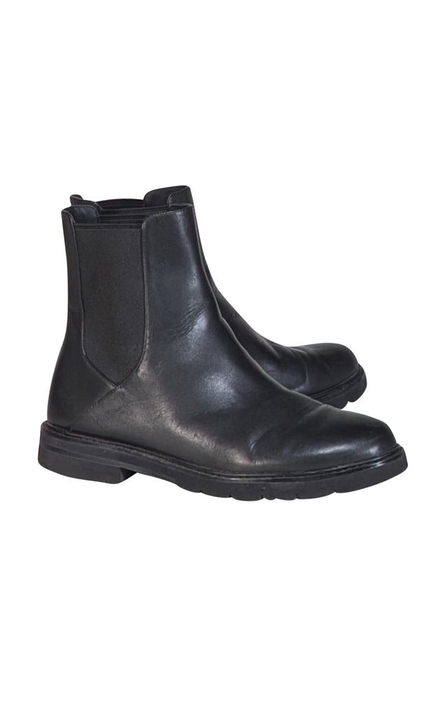 Stuart Weitzman - Black Leather Short Boots Sz 11 - Current Boutique