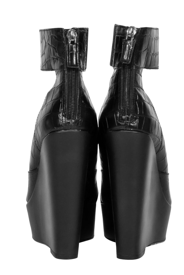 Current Boutique-BCBG Max Azria - Black Croc Embossed Platform Wedges Sz 6