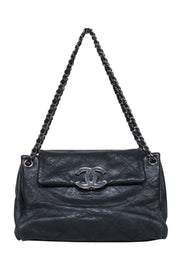 Current Boutique-Chanel - Hamptons Accordion Flap Quilted Calfskin Shoulder Bag