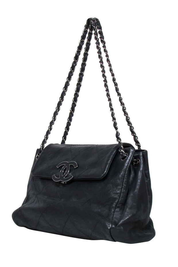 Current Boutique-Chanel - Hamptons Accordion Flap Quilted Calfskin Shoulder Bag