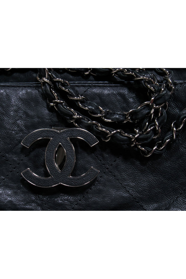 Current Boutique-Chanel - Hamptons Accordion Flap Quilted Calfskin Shoulder Bag