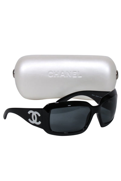 Current Boutique-Chanel - Black Square w/ White "CC Logo Sunglasses