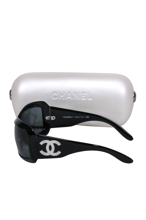 Current Boutique-Chanel - Black Square w/ White "CC Logo Sunglasses