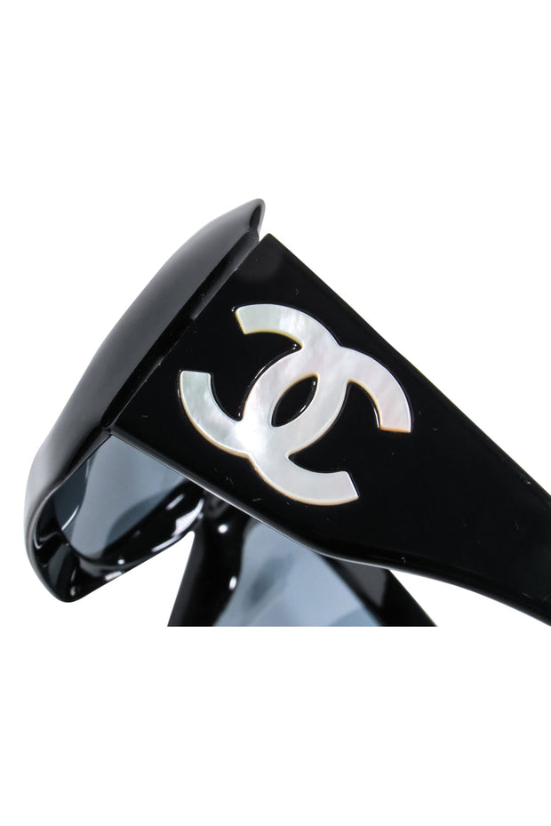 Current Boutique-Chanel - Black Square w/ White "CC Logo Sunglasses