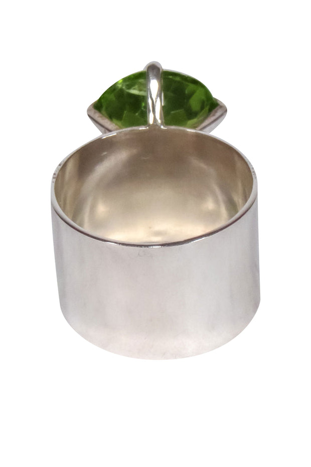 Current Boutique-Dorian Webb - Silver Thick Brand w/ Green Stones Ring Sz 6