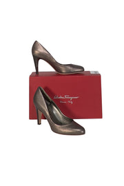 Current Boutique-Ferragamo - Pewter Leather Rounded Toe Pumps Sz 8.5