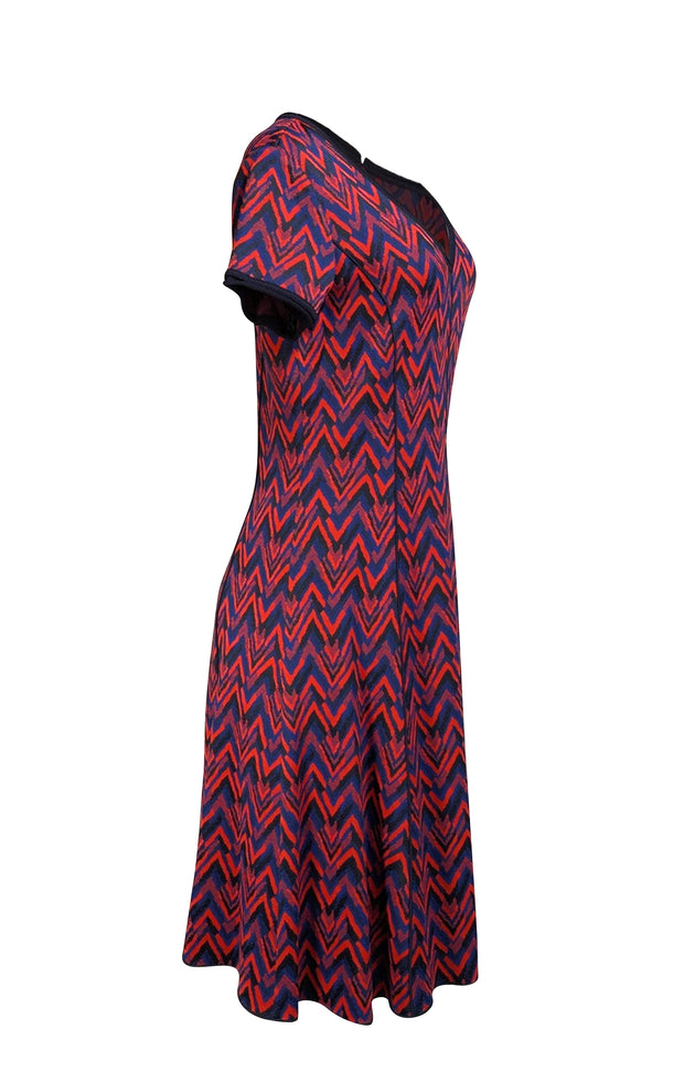 St. John - Navy, Red, & Blue Patterned Knit Short Sleeve Dress Sz 10 - Current Boutique