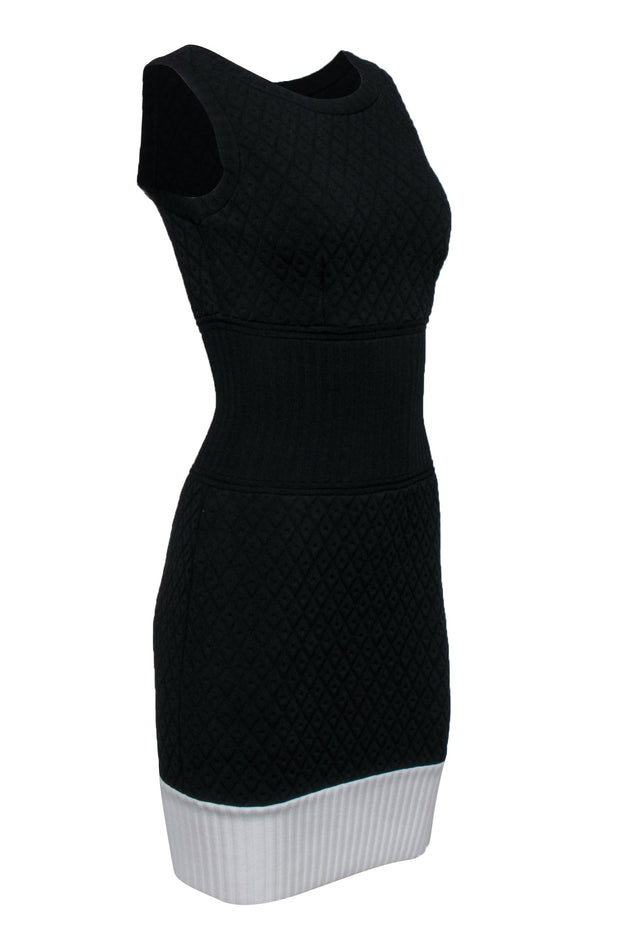 Current Boutique-Chanel - Black & White Knit Dress w/ Diamond Embossing Sz 6